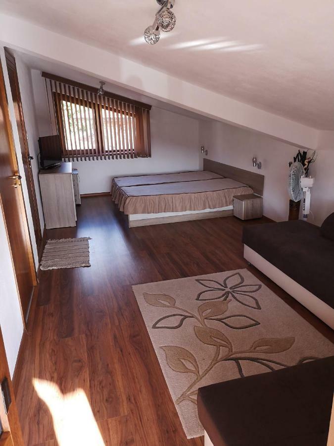 Стаи За Гости Диневи Kalofer Extérieur photo